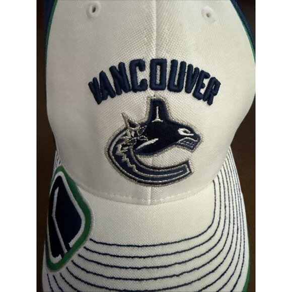 Vancouver Canucks Reebok Center Ice NHL Piped Bill Hockey Cap Hat L/XL - Picture 2 of 10